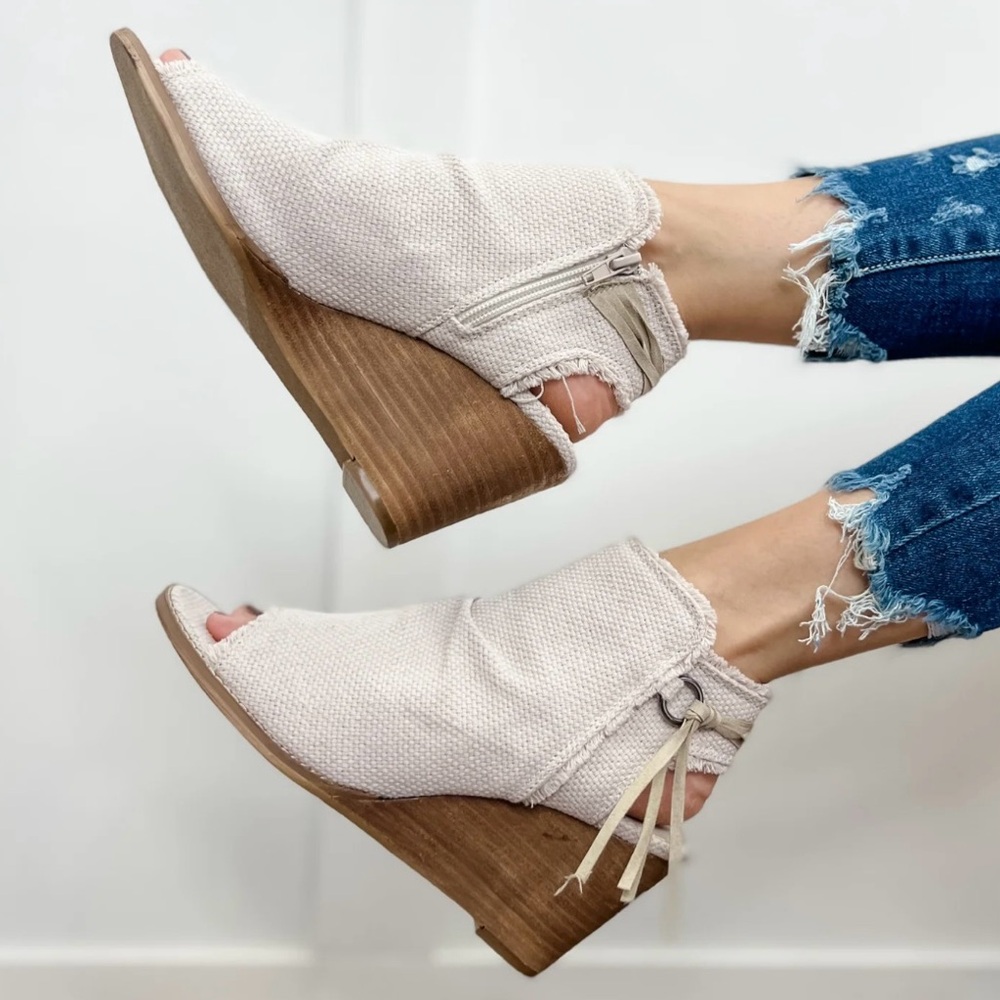 VERY G wedge sandals - new in box